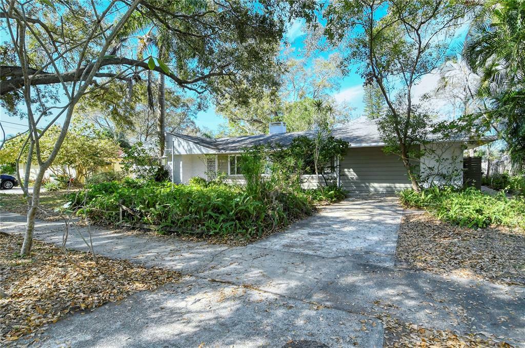 Property Photo:  5311 Winchester Drive  FL 34234 