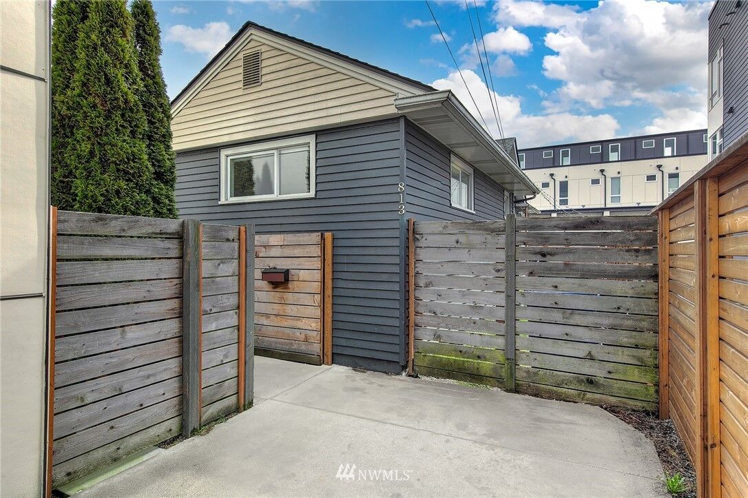 Property Photo:  813 N 47th Street  WA 98103 