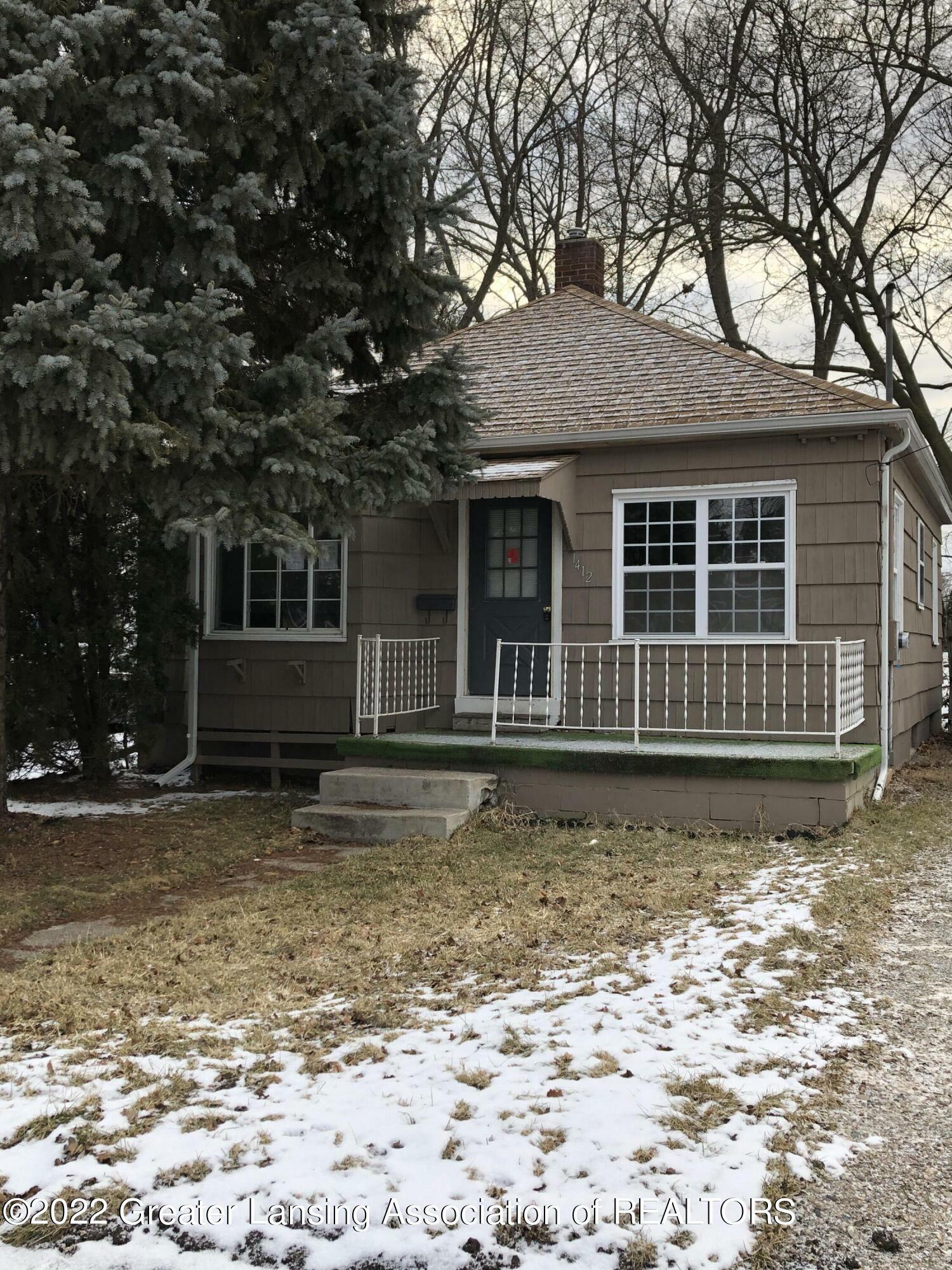 Property Photo:  1412 N Jenison Avenue  MI 48915 