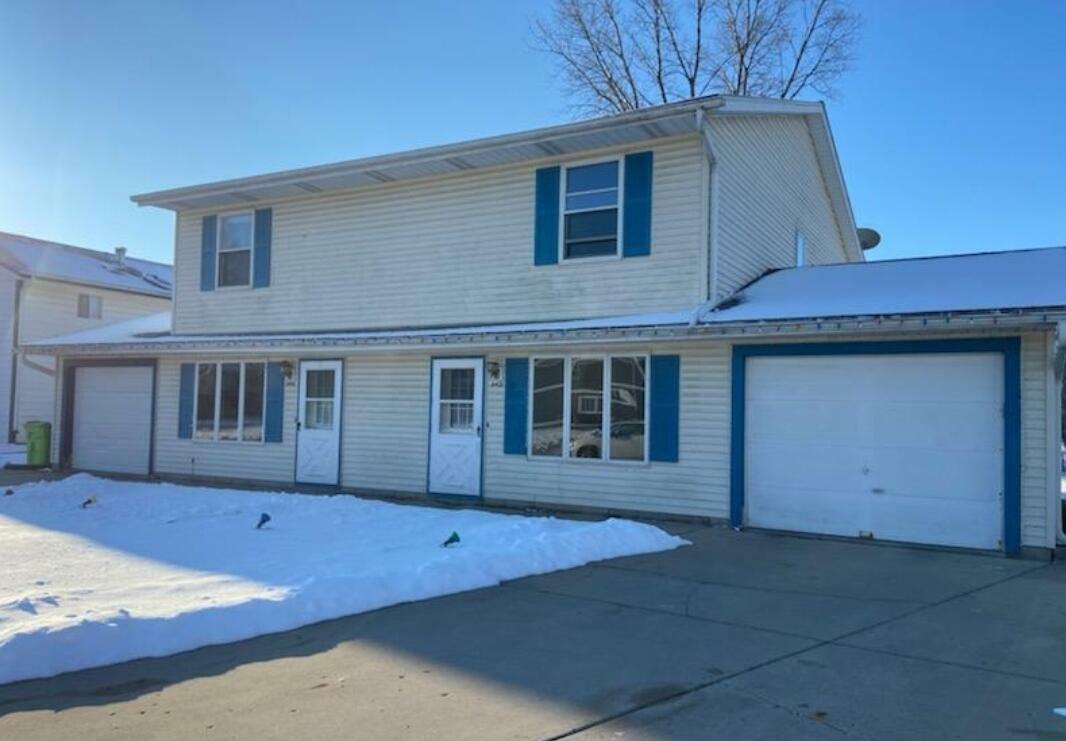 Property Photo:  643 Holly Ct  WI 53027 