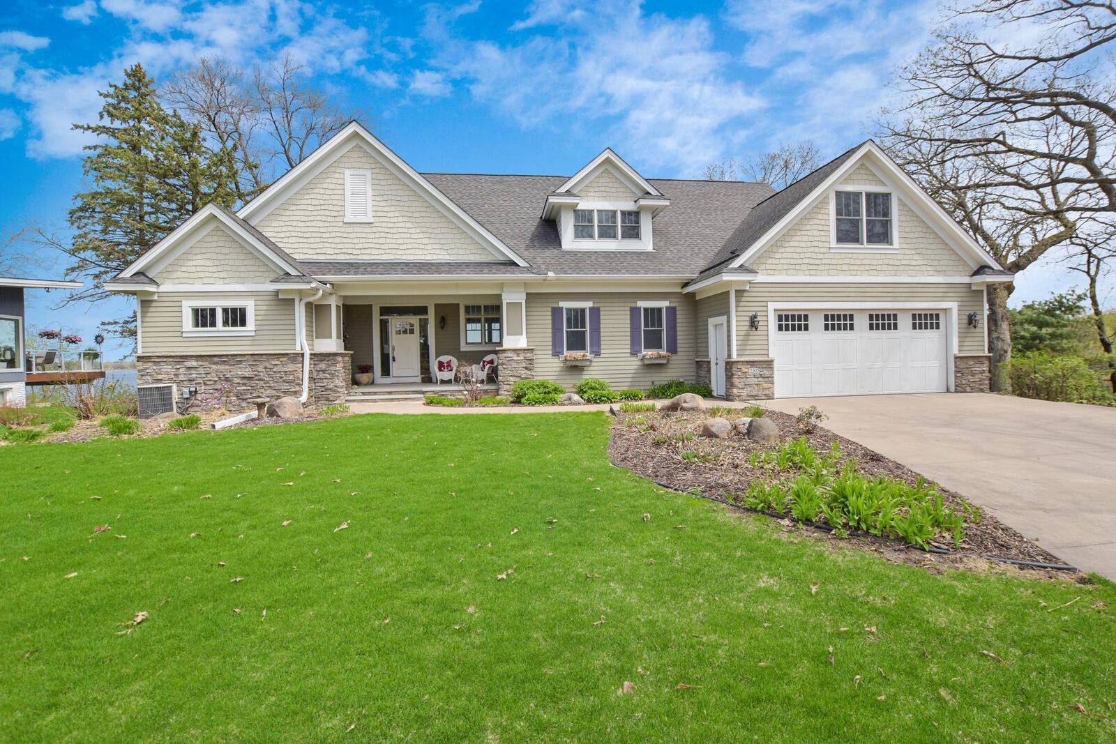 Property Photo:  2305 Lilac Lane  MN 55110 