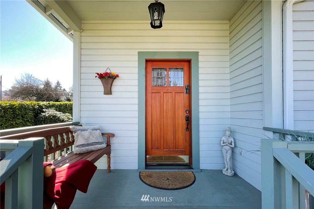 Property Photo:  328 W 14th Street  WA 98362 