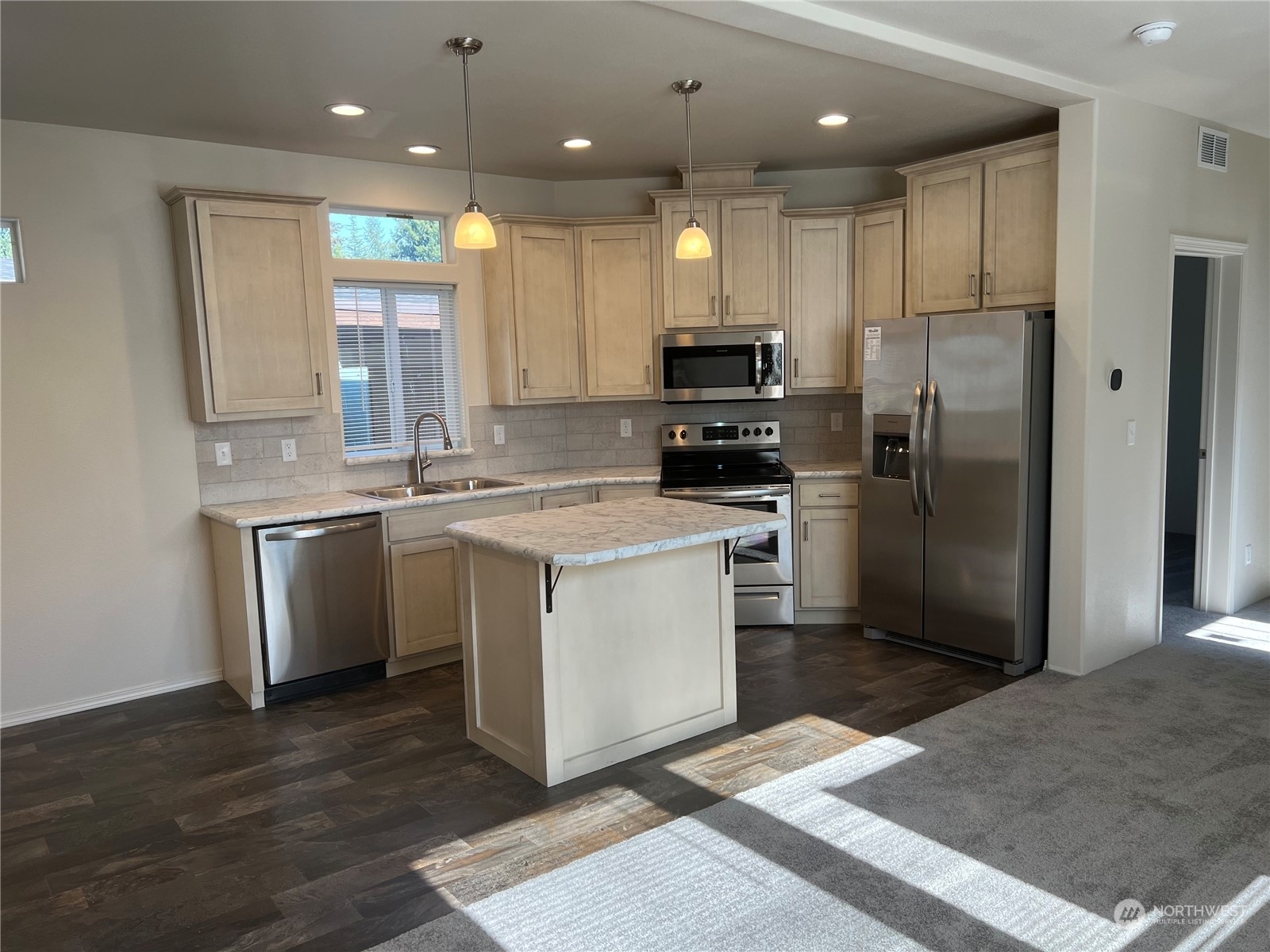 Property Photo:  19211 99th Avenue E 39  WA 98338 