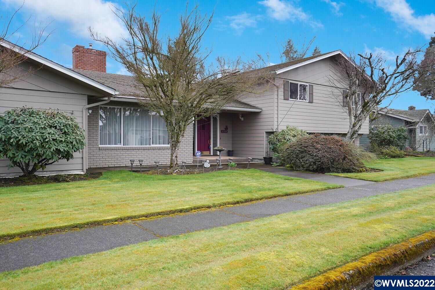 Property Photo:  1288 N Evergreen Av  OR 97383 