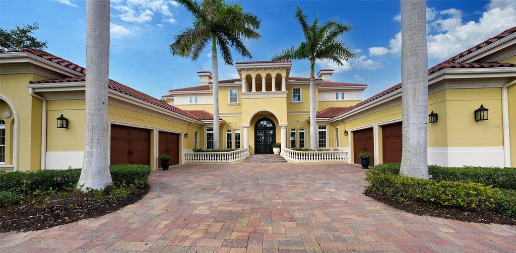 Property Photo: 905 Macewen Drive FL 34229
