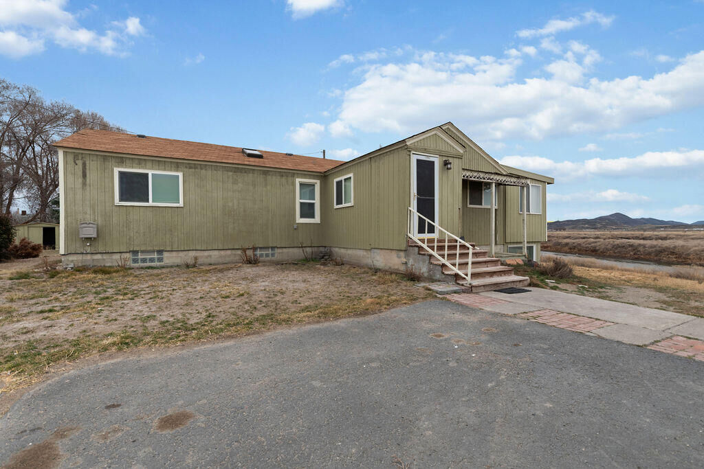 Property Photo:  14750 Falvey Road  OR 97633 