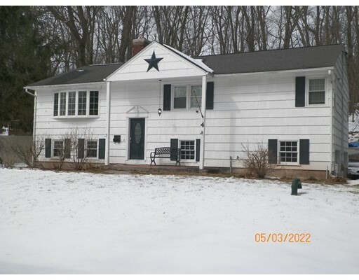 Property Photo:  4 Nipmuc Rd  MA 01612 