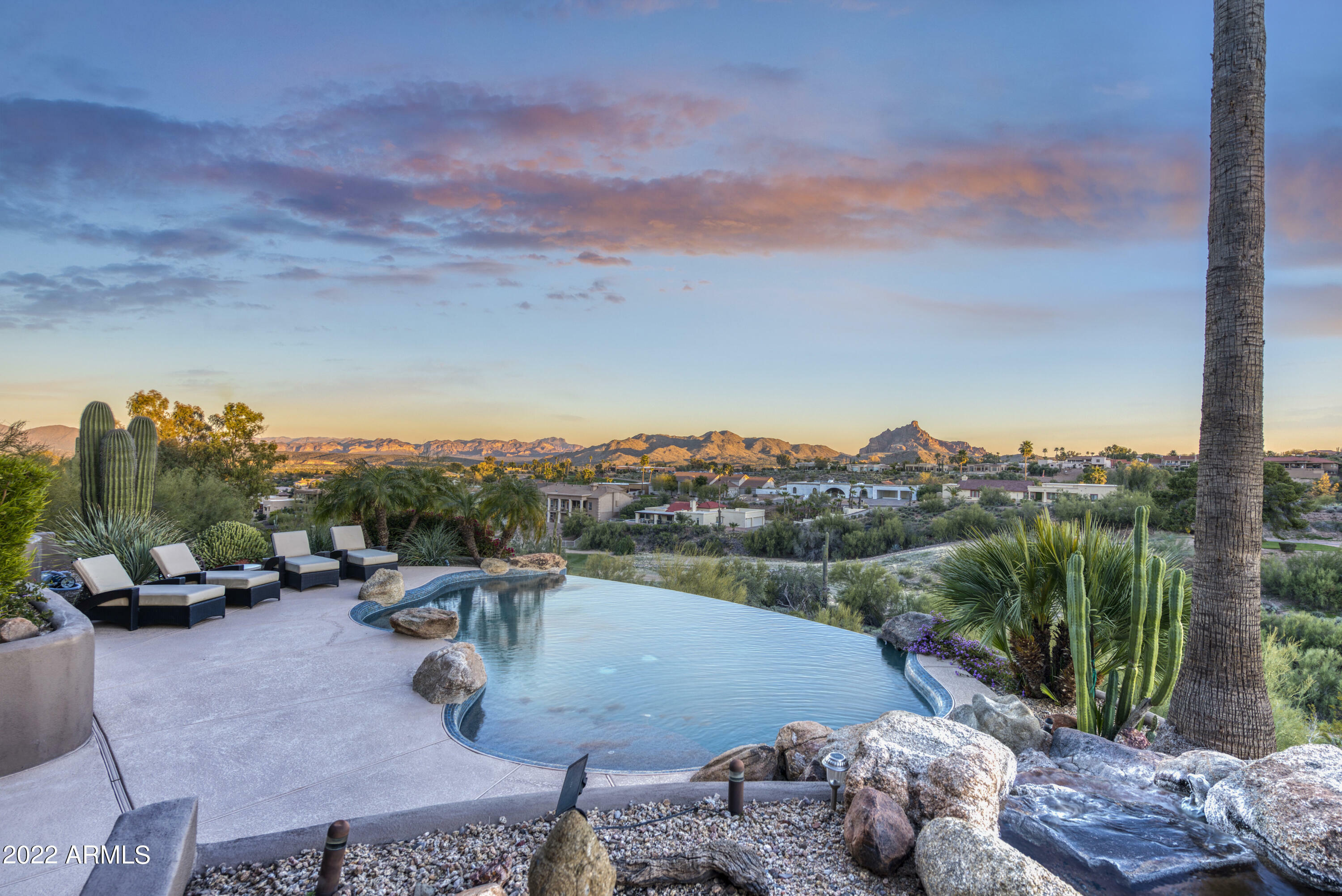 Property Photo: 10816 N Cherry Hills Court AZ 85268