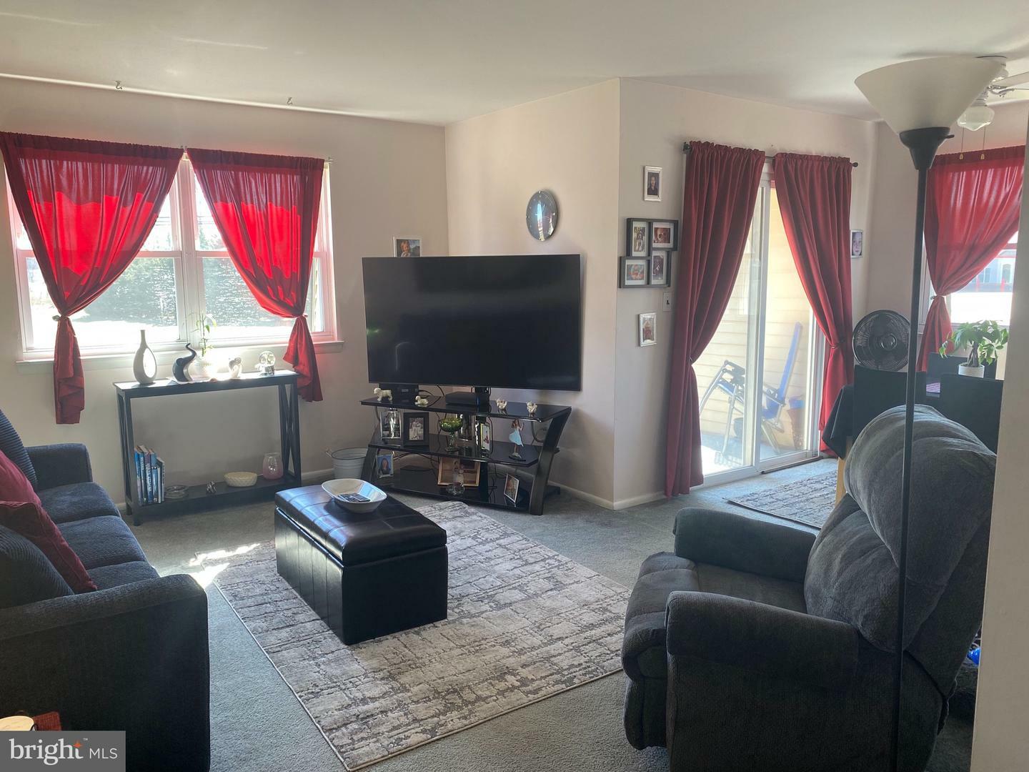 Property Photo:  29 Florence Tollgate Place 5  NJ 08518 