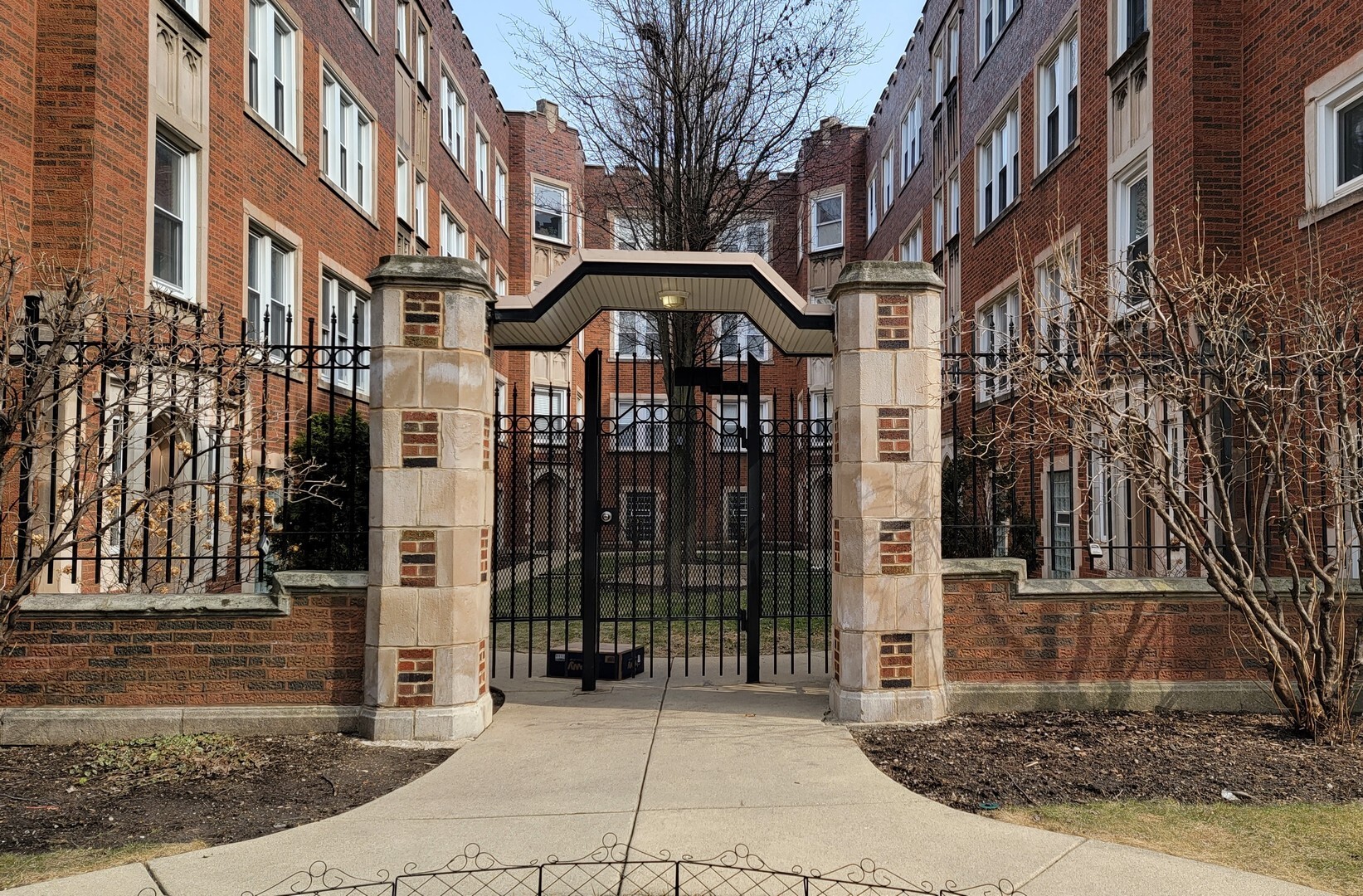 Property Photo: 4421 N Lawndale Avenue 3A IL 60625