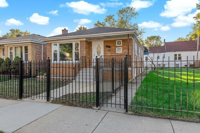 Property Photo:  8106 S Woodlawn Avenue  IL 60619 