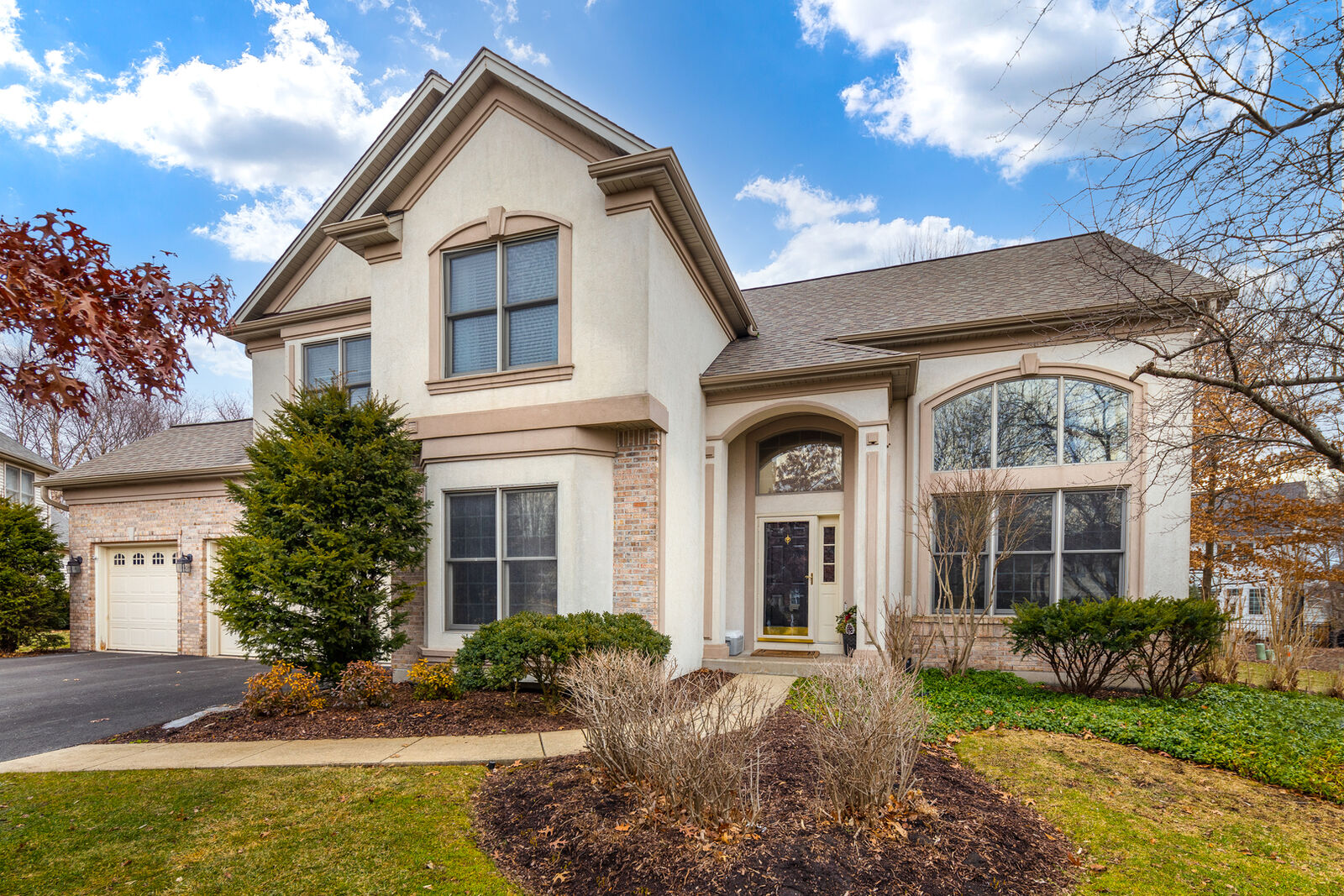 Property Photo:  916 Erb Farm Lane  IL 60563 