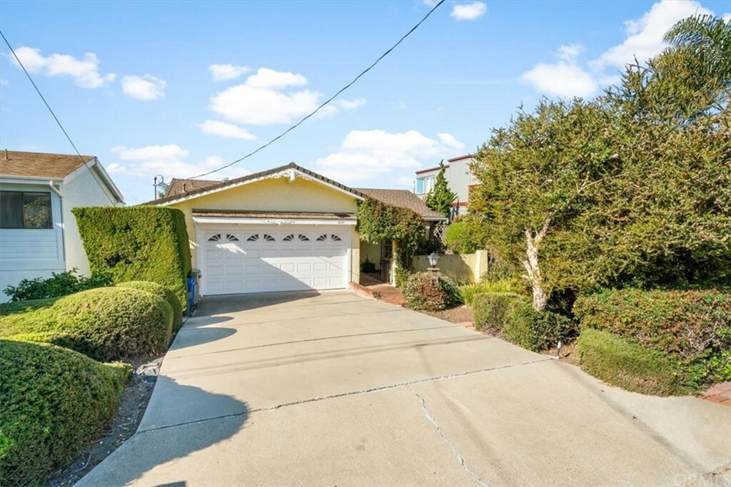 Property Photo:  1241 Berwick Drive  CA 93442 