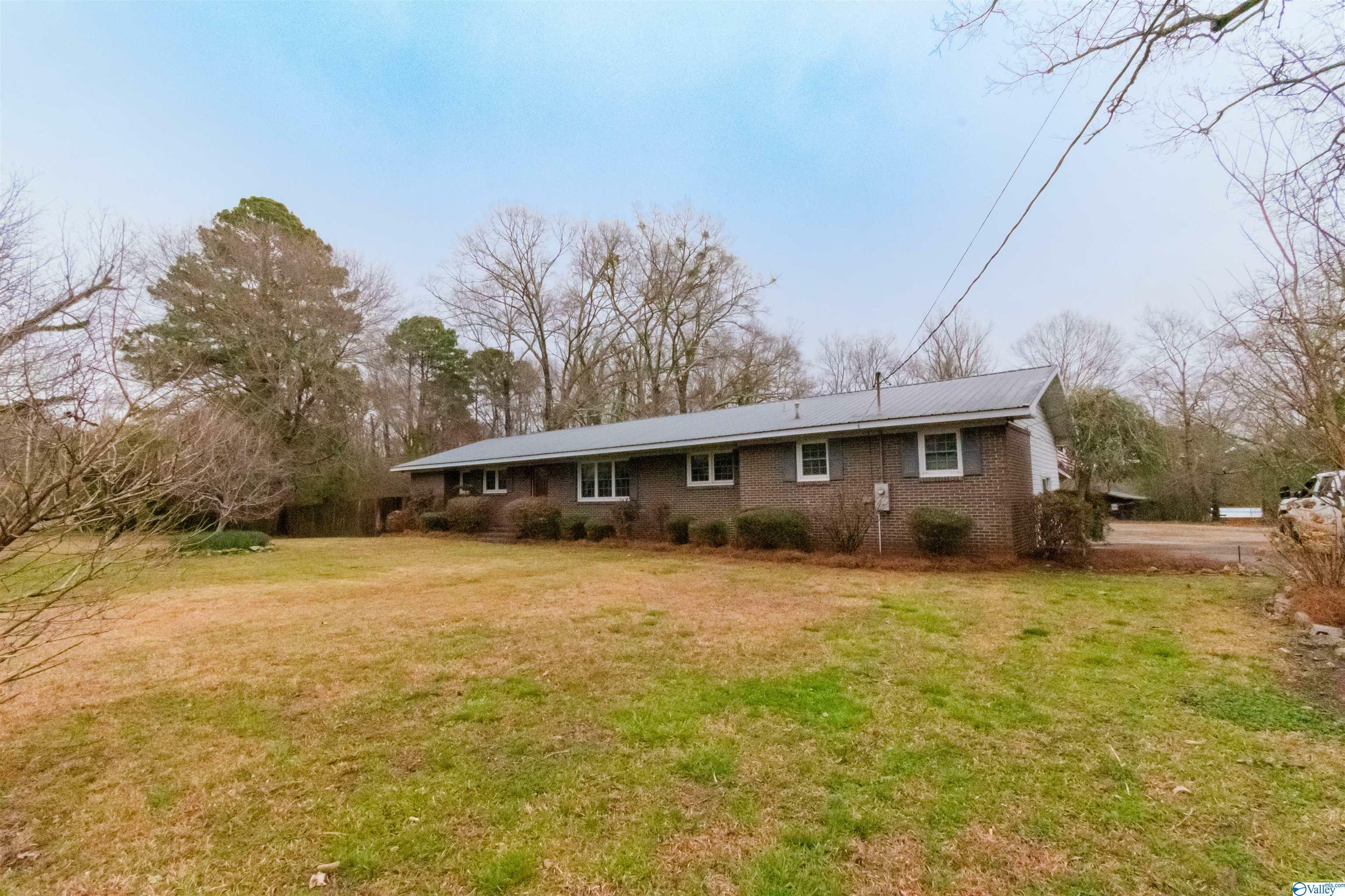 Property Photo:  301 Eubanks Drive  AL 35903 