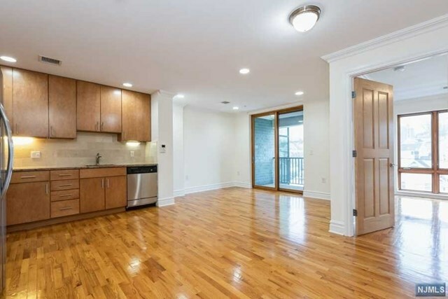 Property Photo:  17 Meadow Road 306  NJ 07070 