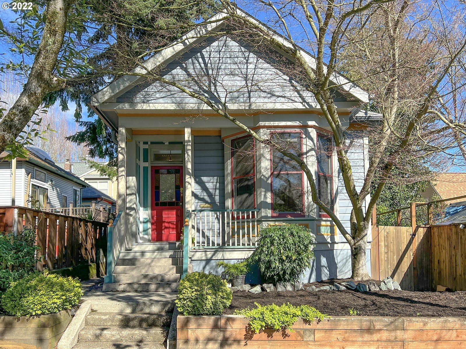 Property Photo:  215 S Gaines St  OR 97239 