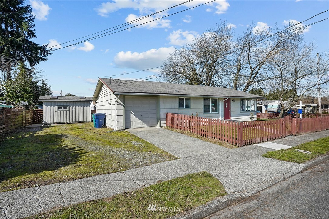 Property Photo:  1001 F Street SE  WA 98002 