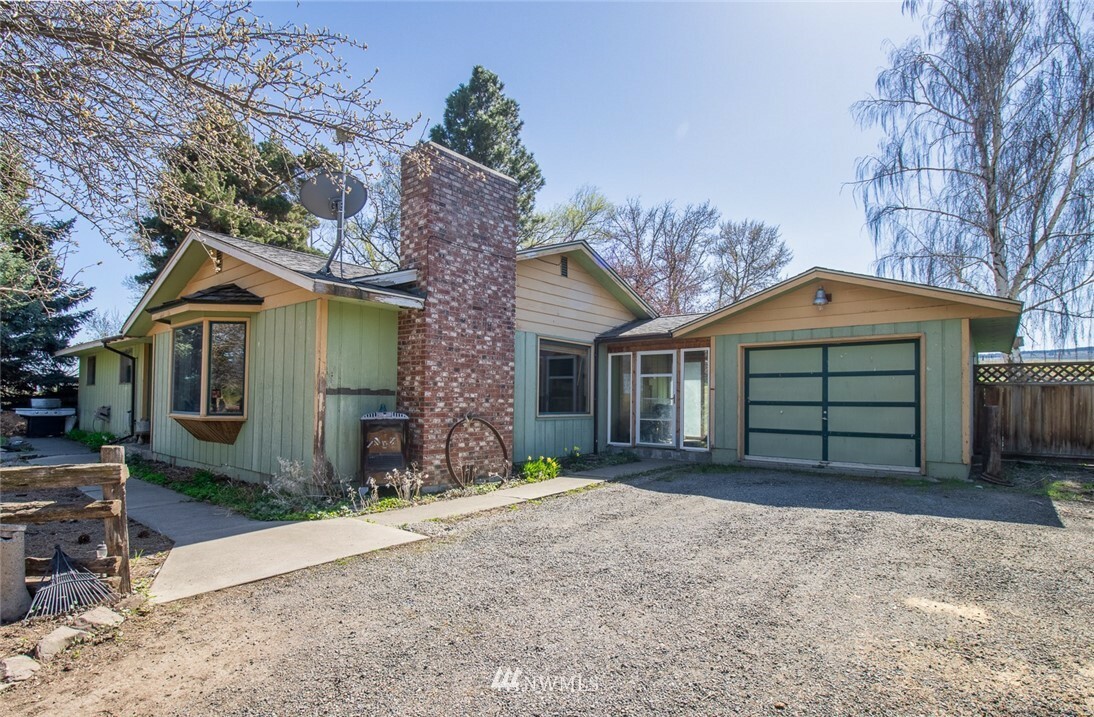 Property Photo: 2250 Thorp Cemetery Road WA 98946