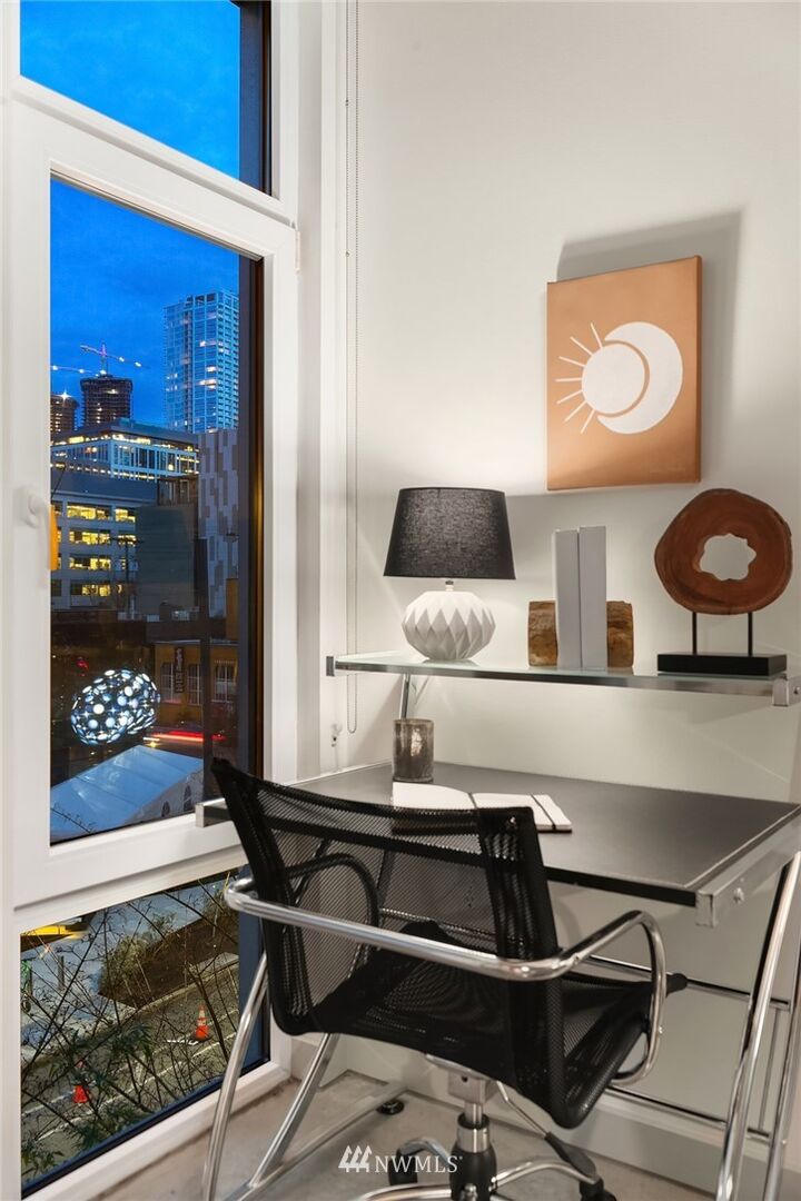 Property Photo:  401 9th Avenue N 304  WA 98109 