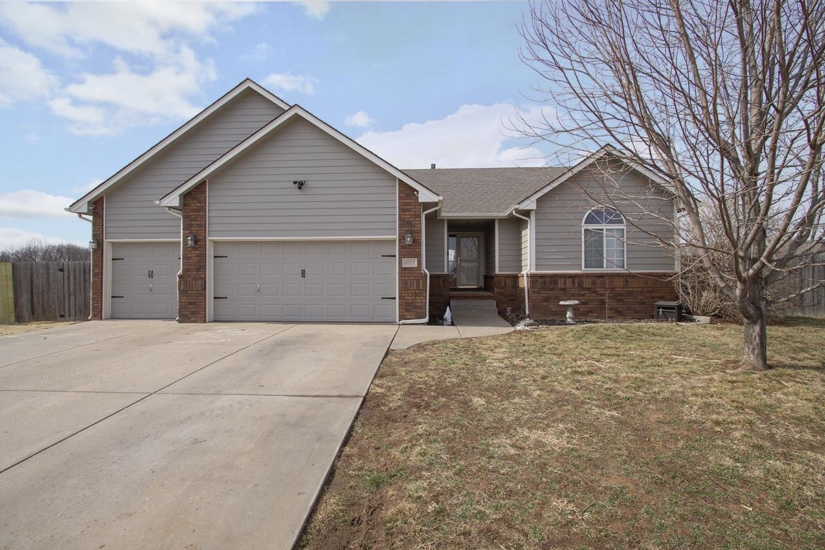 Property Photo: 4523 S Flora Ct KS 67215