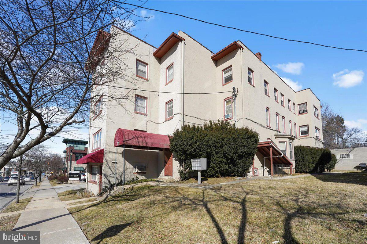 Property Photo: 397 E Baltimore Avenue #204 PA 19063