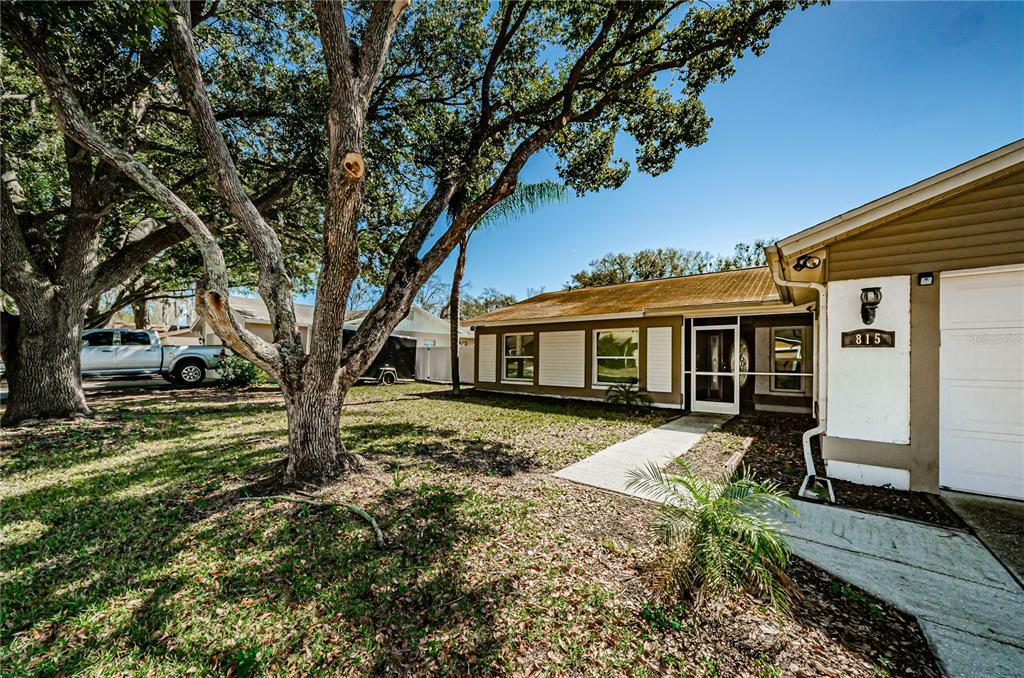 Property Photo: 815 Regal Palm Court FL 33510