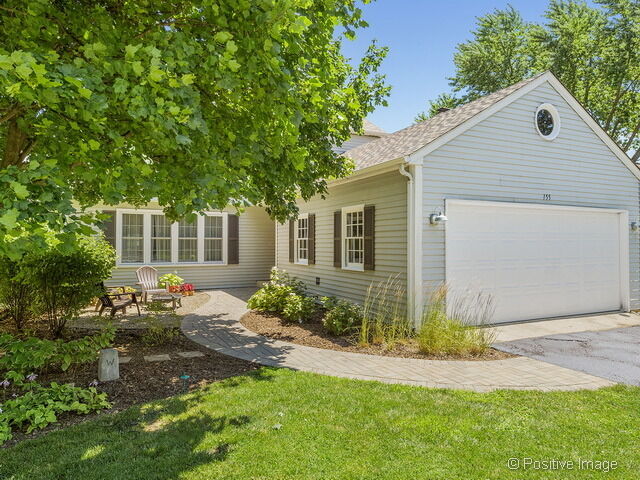 Property Photo:  155 Kenilworth Avenue  IL 60137 