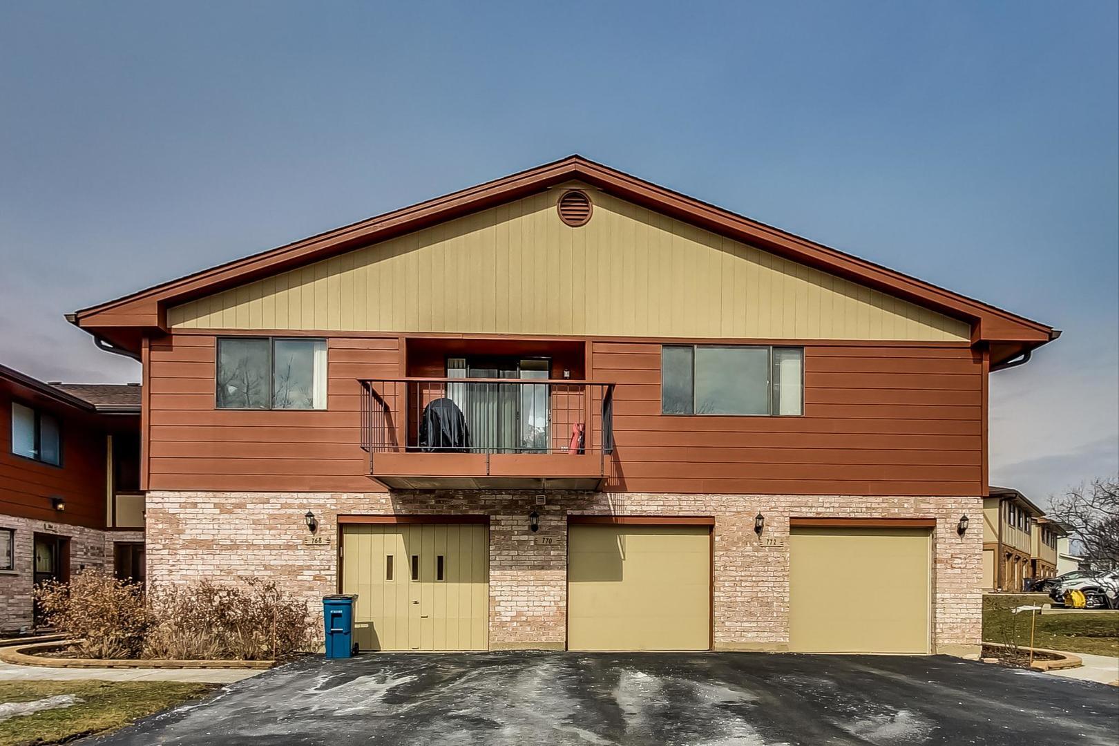 Property Photo: 770 Whalom Lane 5A2 IL 60173