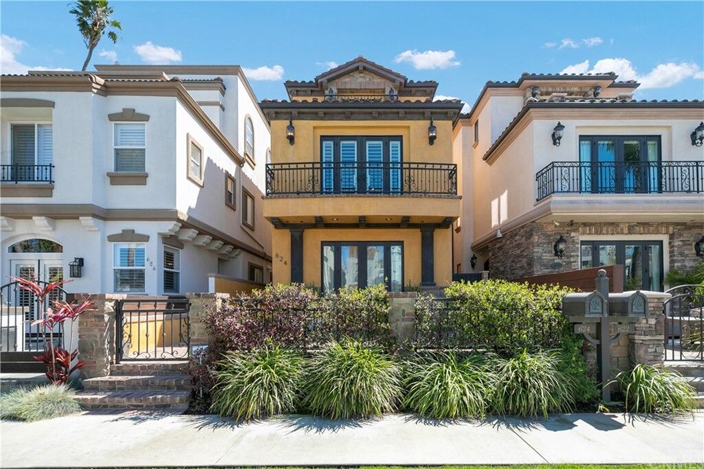 Property Photo:  624 13th Street  CA 92648 