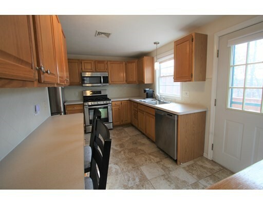 Property Photo:  53 Arrowwood Dr 53  MA 01545 