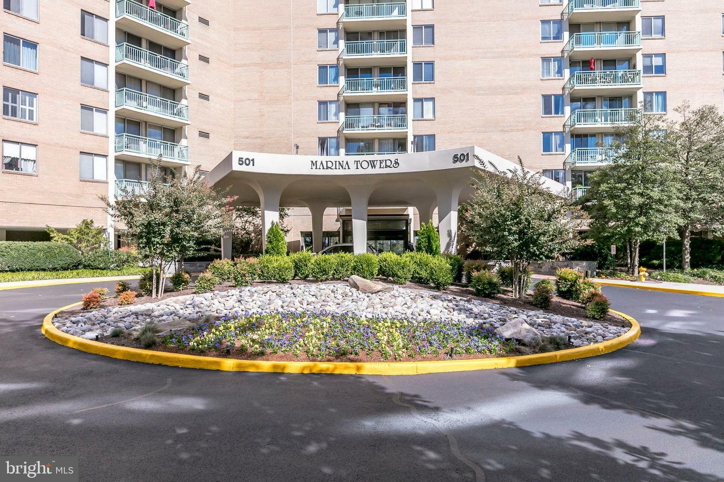 Property Photo: 501 Slaters Lane 1215 VA 22314