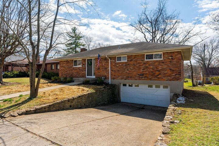 1125 Hearthstone Dr  Springfield Twp. OH 45231 photo