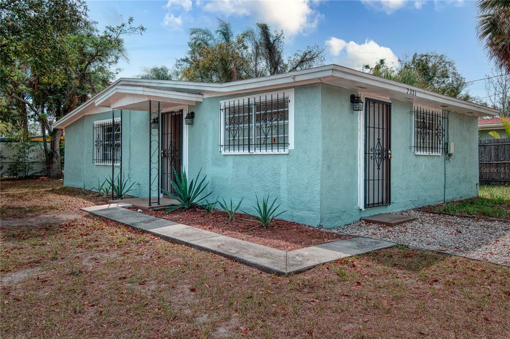 Property Photo:  2331 E Liberty Street  FL 33612 