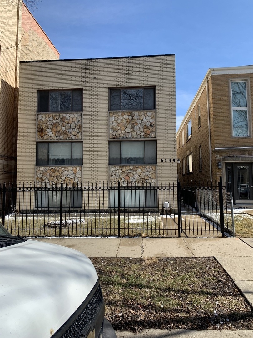 Property Photo: 6145 N Richmond Street 2F IL 60659