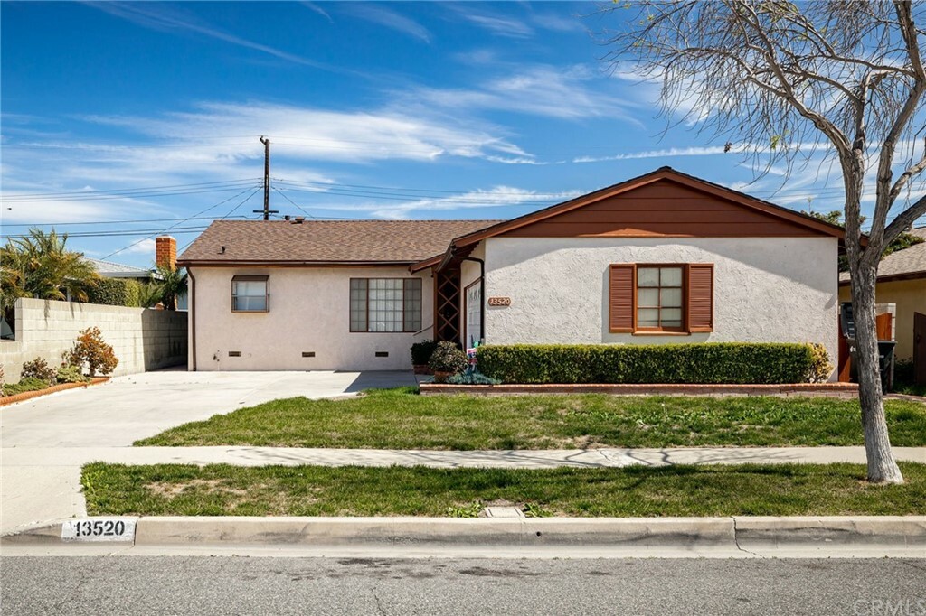 Property Photo:  13520 Arcturus Avenue  CA 90249 