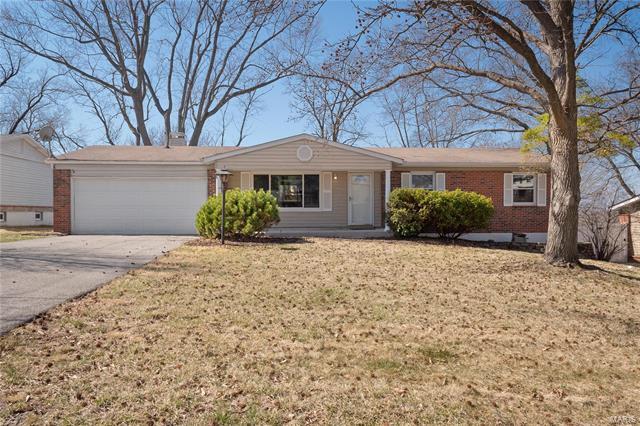 Property Photo:  989 Sandstone Drive   63146 