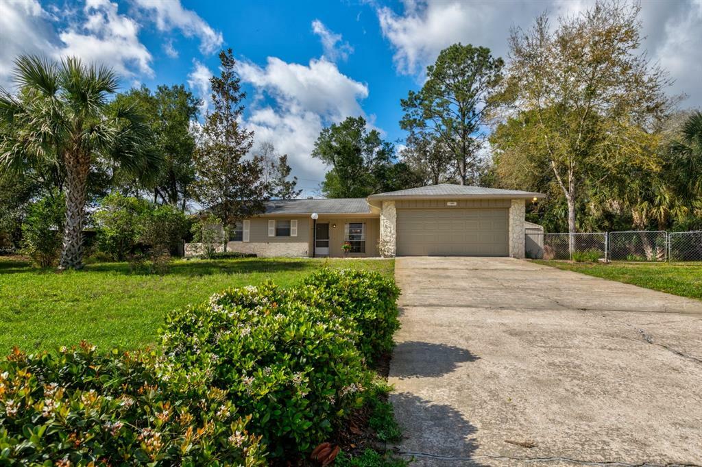 Property Photo:  1403 Sparrow Street  FL 32750 