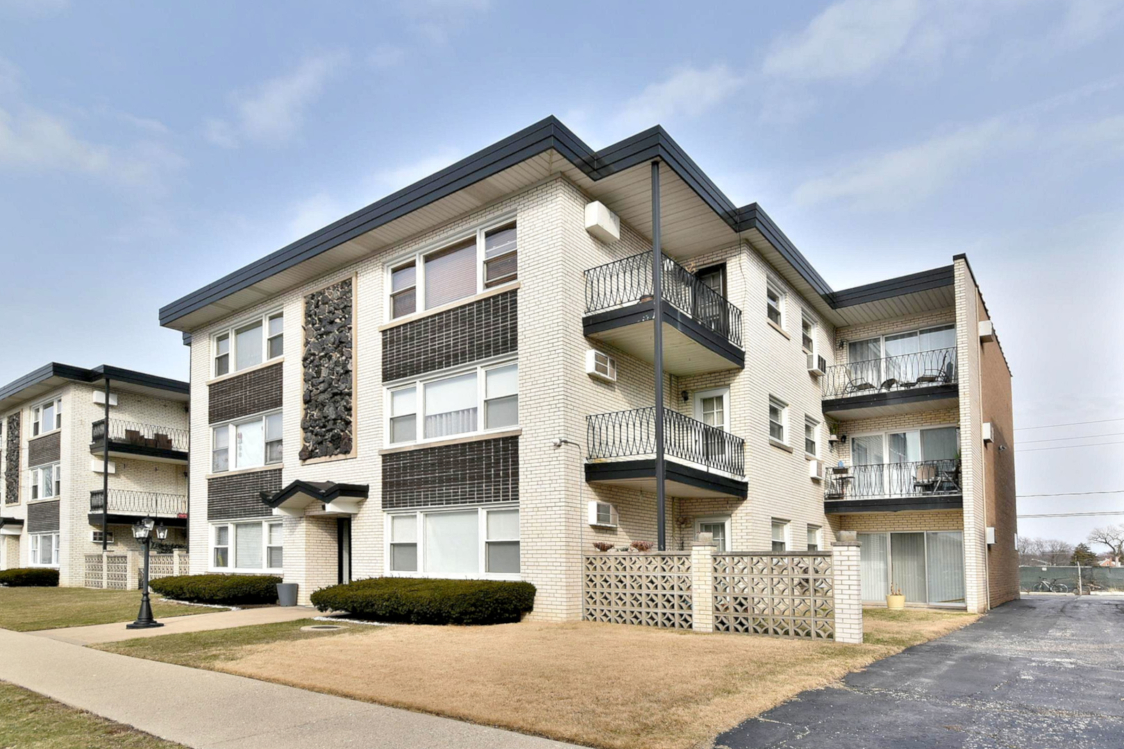 Property Photo:  3011 Paris Avenue 308  IL 60171 