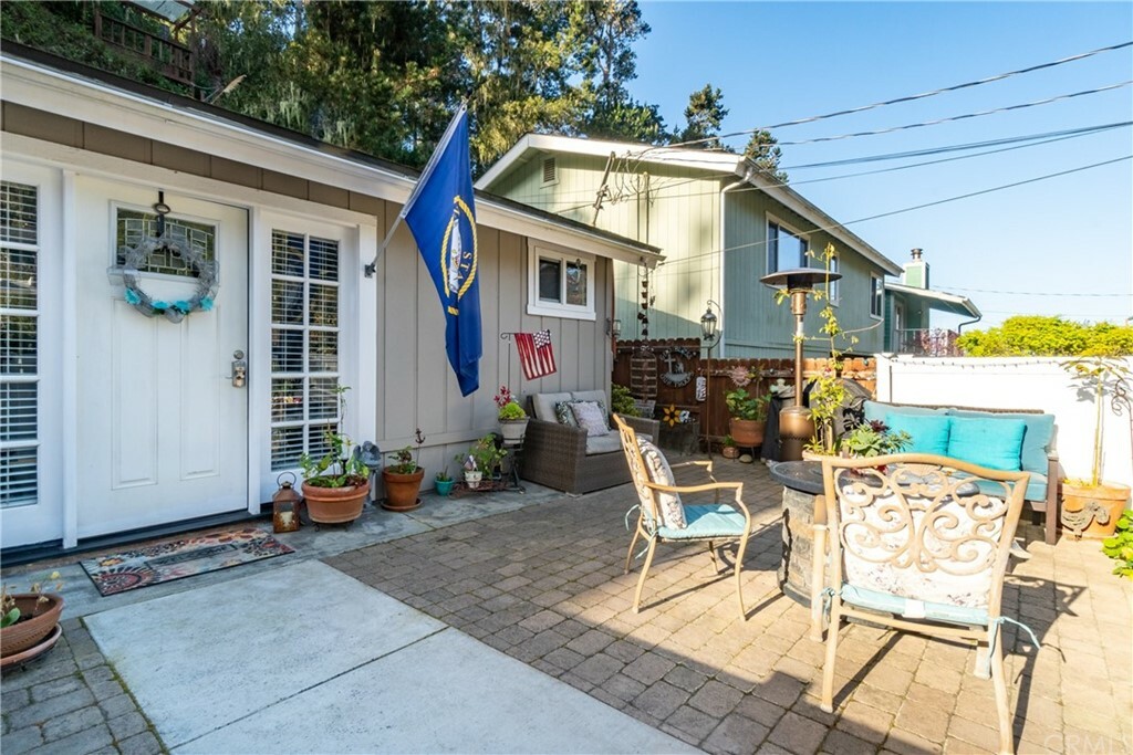 Property Photo:  924 Sheffield Street 4  CA 93428 