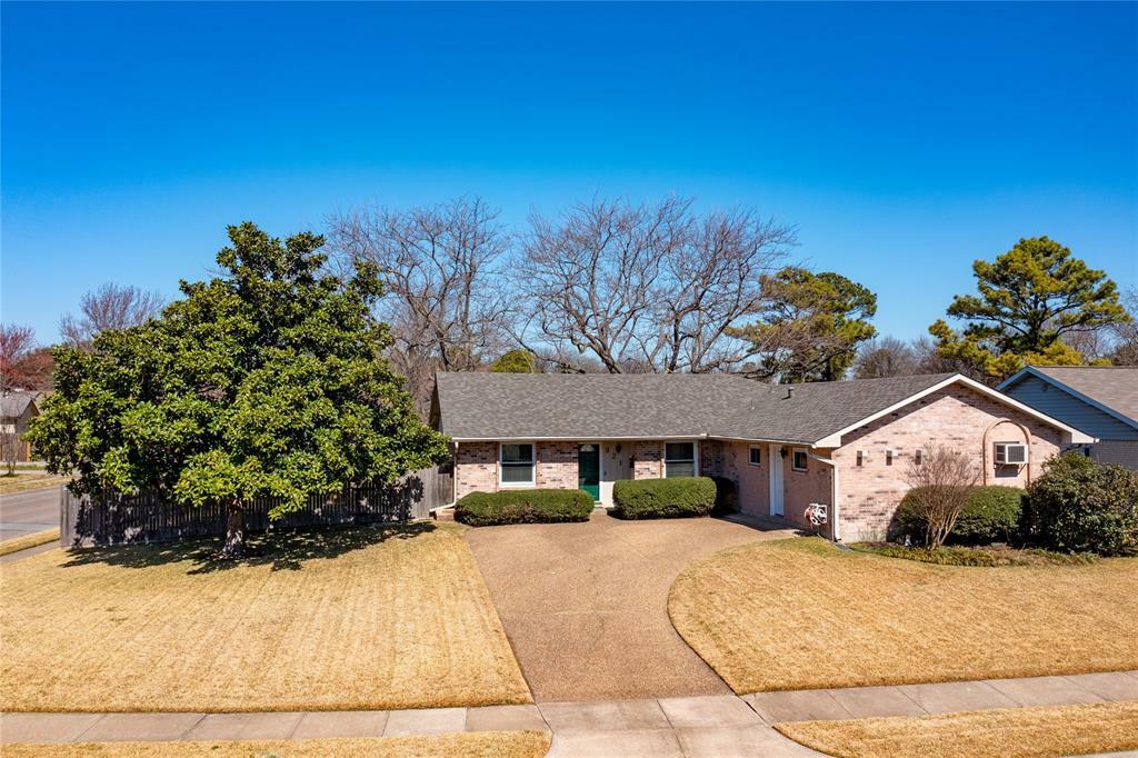 Property Photo:  921 Greenbriar Drive  TX 75043 