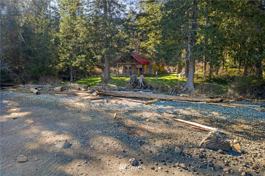 Property Photo:  384 Log Cabin Lane  WA 98250 