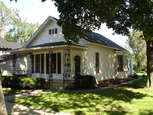 Property Photo: 514 Geneva St. IL 60118