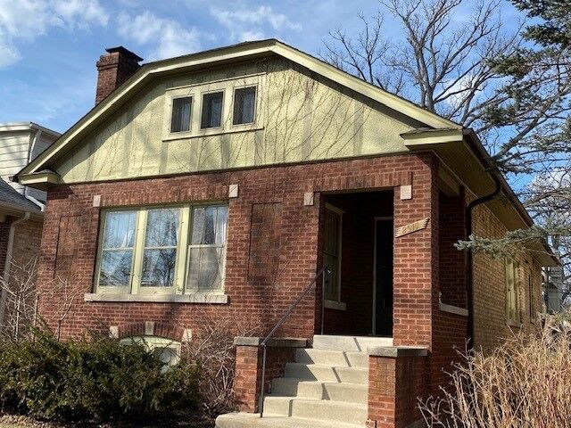Property Photo:  2517 Thayer Street  IL 60201 
