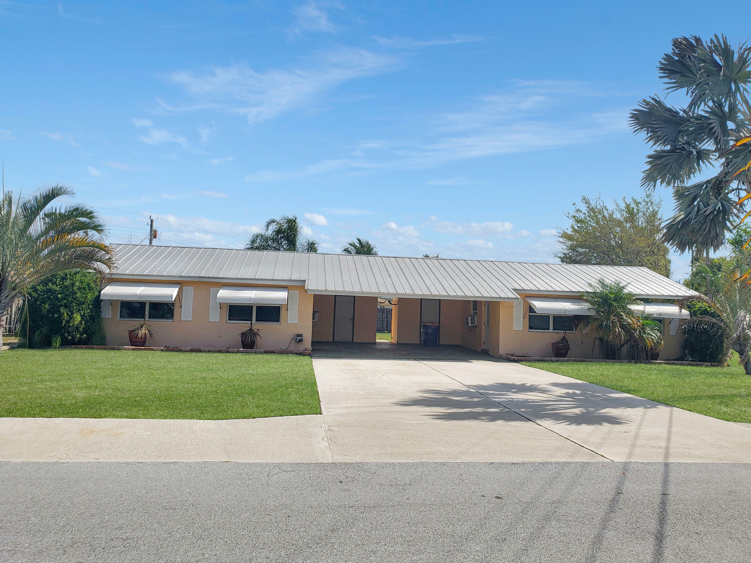 Property Photo:  1711 NW Palm Lake Drive  FL 34994 