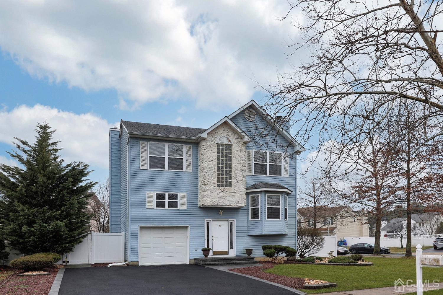 Property Photo:  5 Claire Court  NJ 08857 