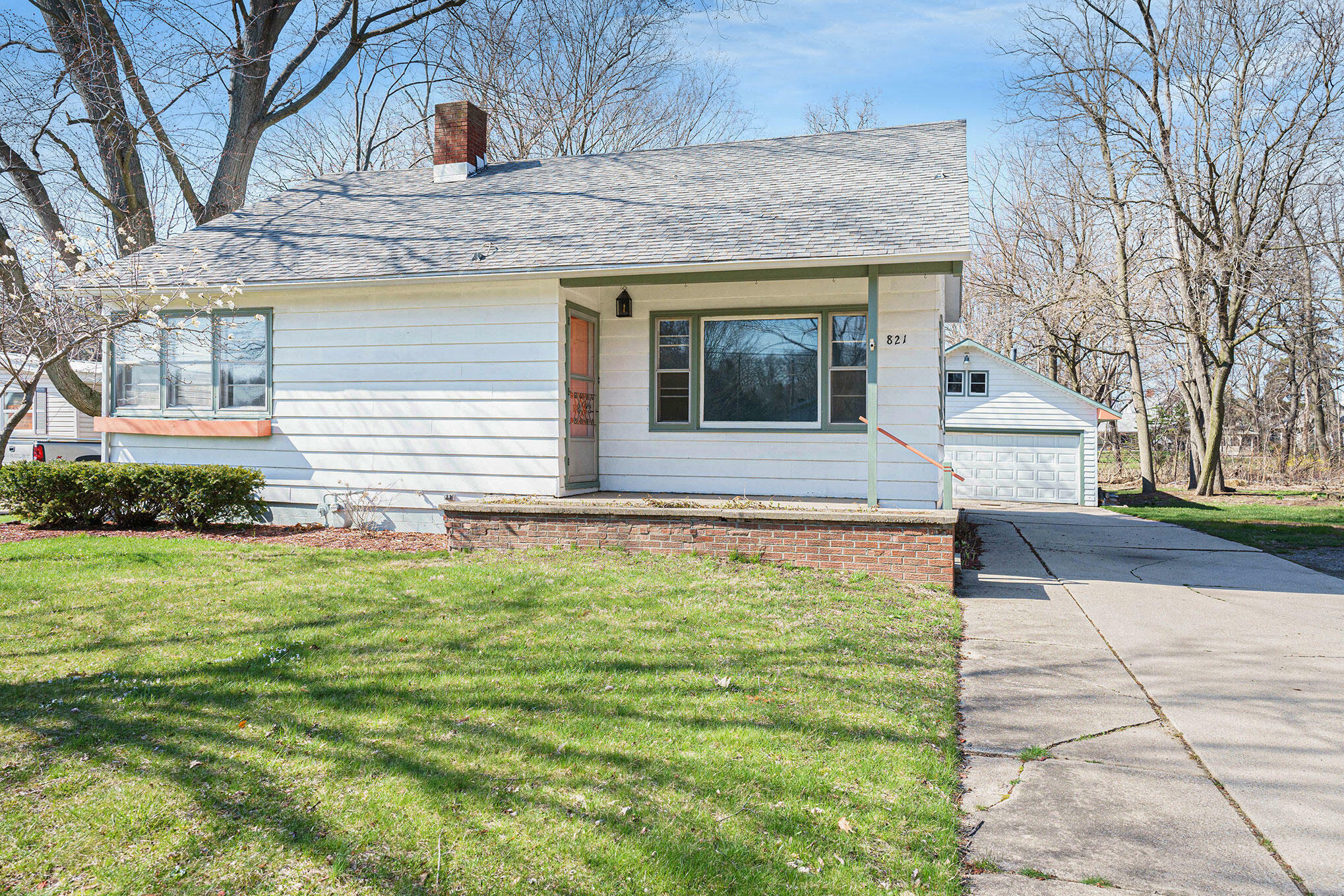 Property Photo:  821 Aylworth Avenue  MI 49090 