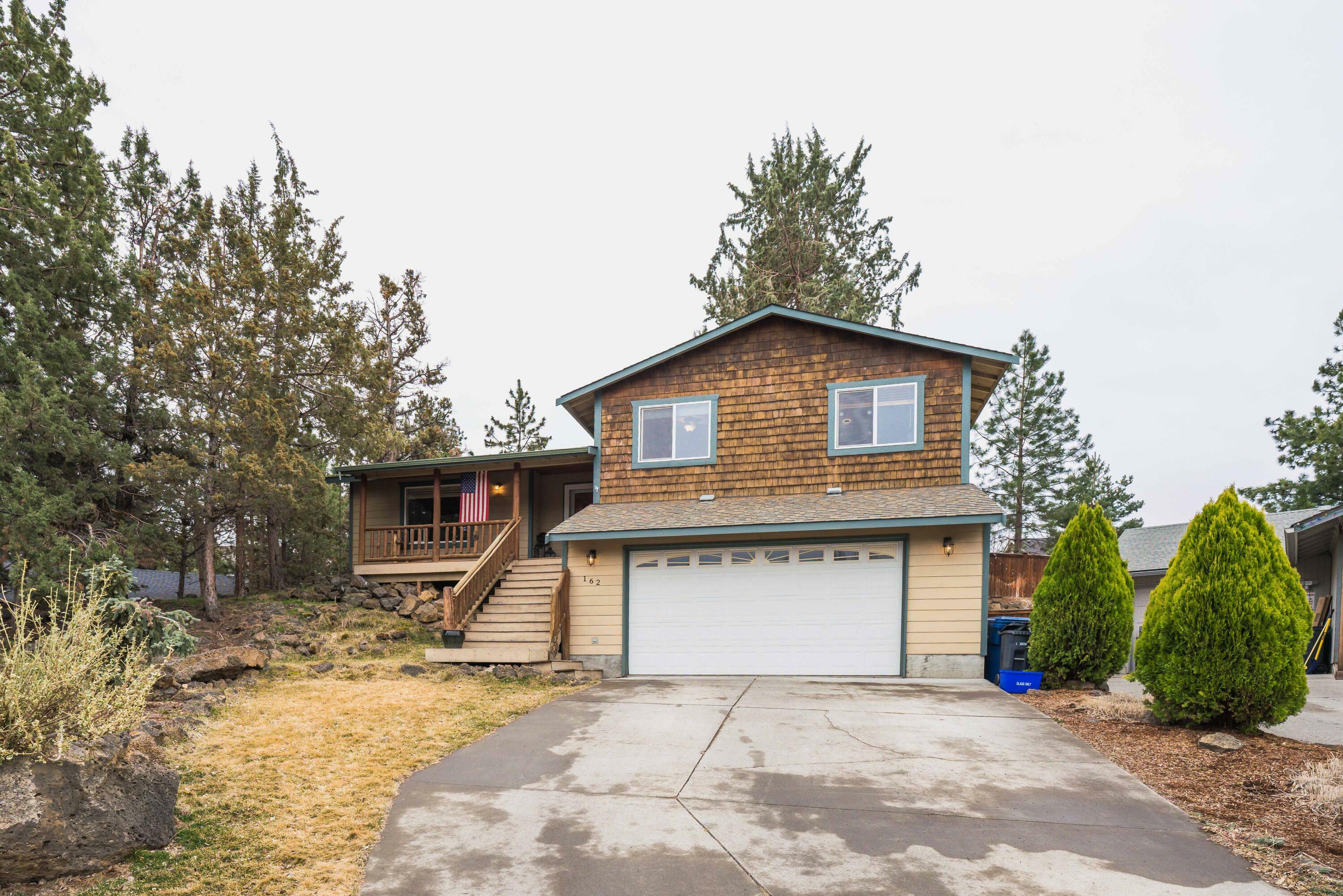 Property Photo:  162 SE Dorrie Court  OR 97702 