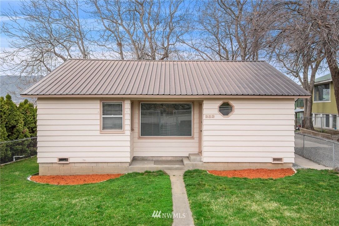 Property Photo:  232 Highline Drive  WA 98802 