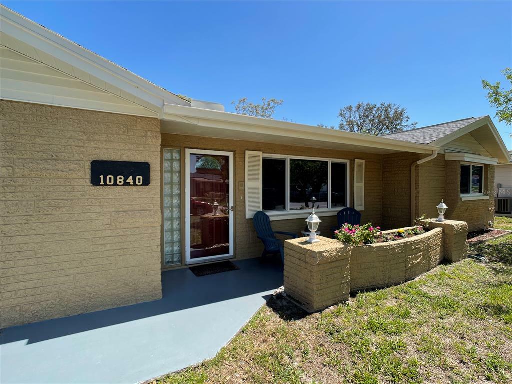 Property Photo: 10840 Kingsbridge Road FL 34668