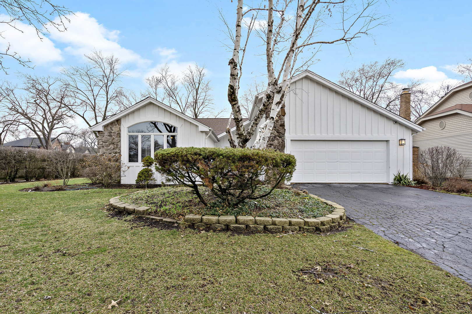 Property Photo:  1344 Southwind Drive  IL 60062 